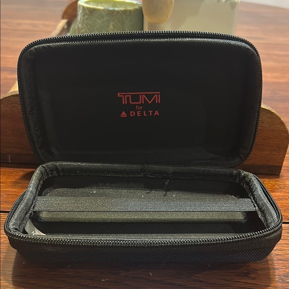 TUMI for Delta Navy Blue Portable Audio Travel Case - Picture 4 of 6